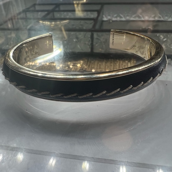 CHLOE Gold and Black “Edith” cuff bracelet - Picture 9 of 11